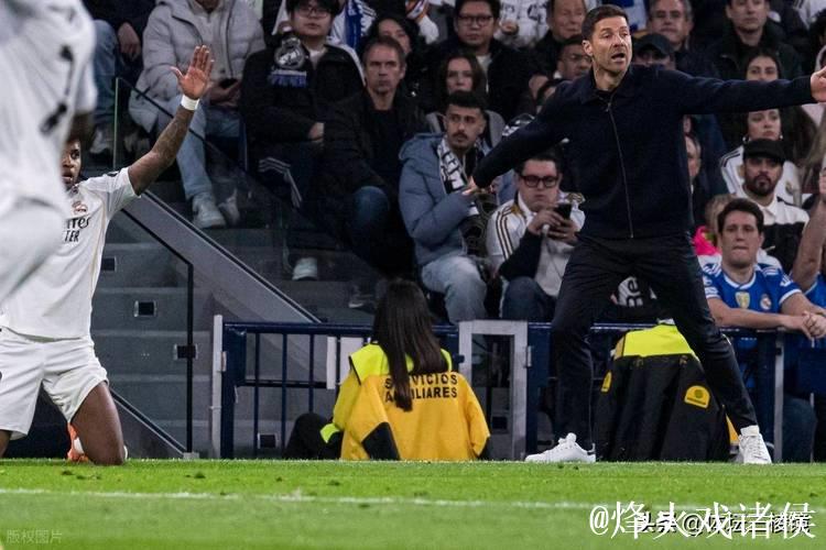 巴萨全场球迷高声嘲讽：阿隆索，你就留在皇马吧！